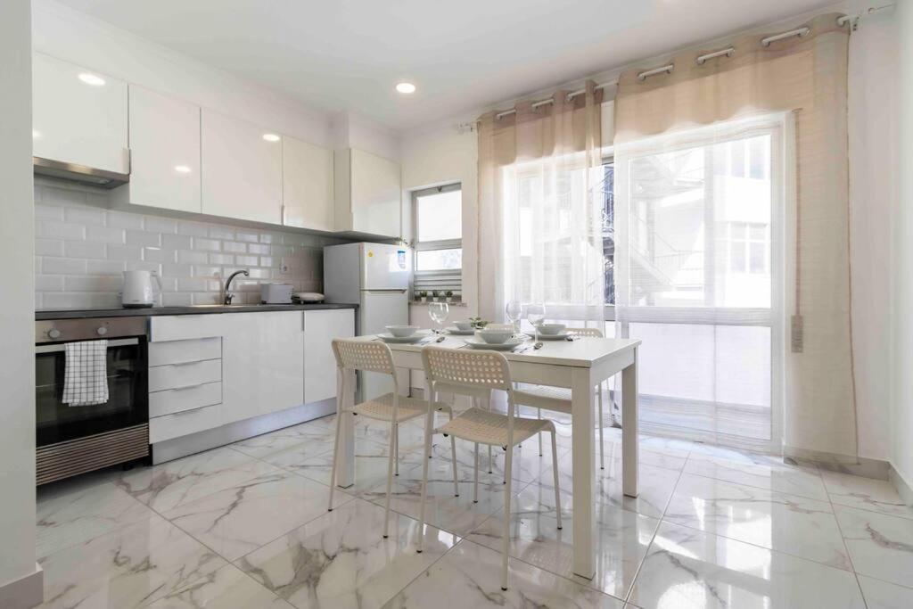 Modern Apartment Beach View Armação de Pêra Eksteriør bilde
